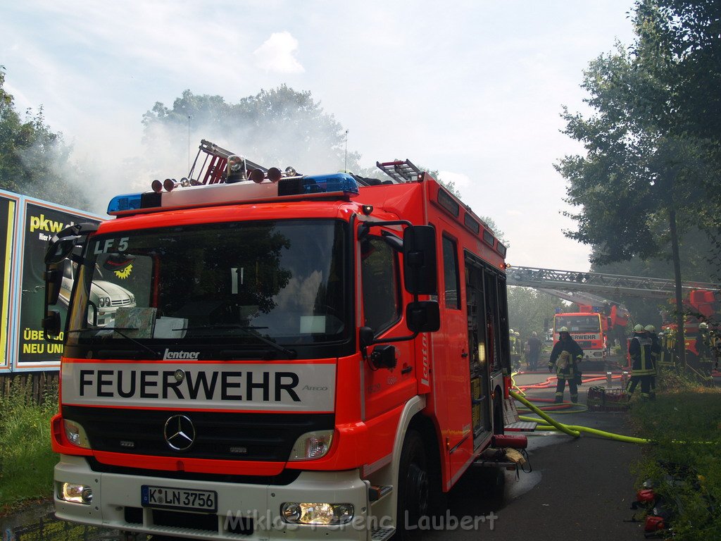 Brand Schuetzenhof Neusser Landstr P5447.JPG
